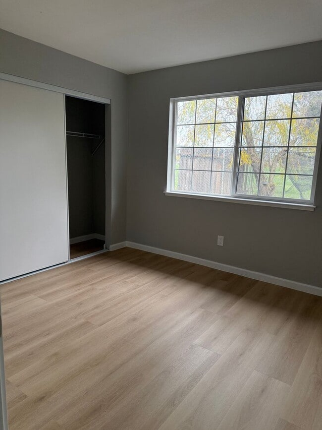 Building Photo - 903 Delane Dr