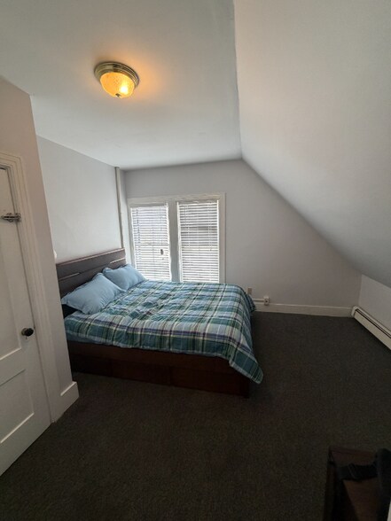 Building Photo - 52 Cedar St