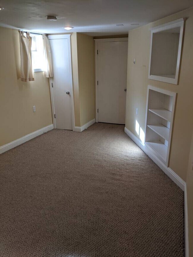 Lower level bedroom - 4125 SE Gladstone st