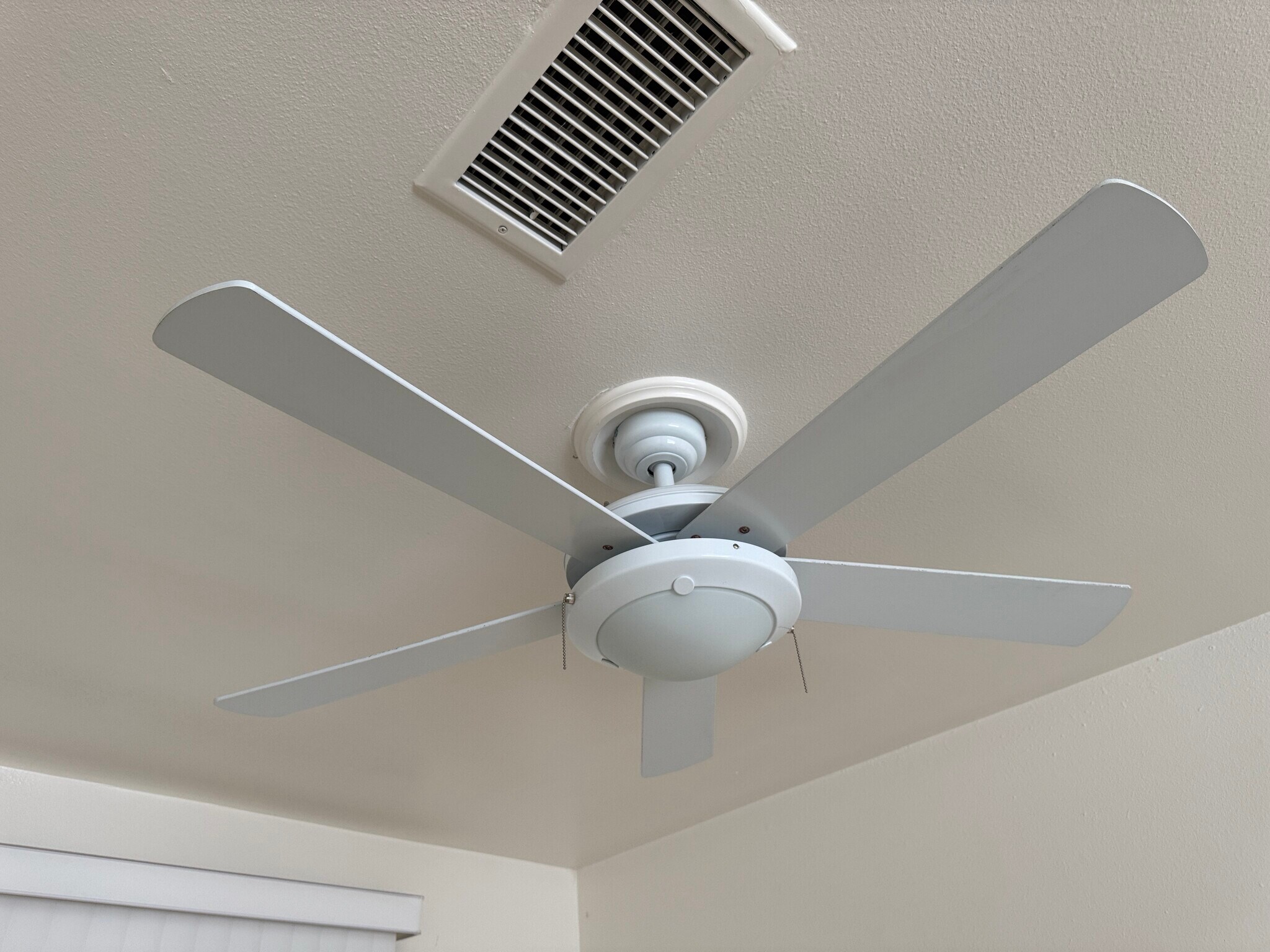 Building Photo - 1121 Calle Tulipan