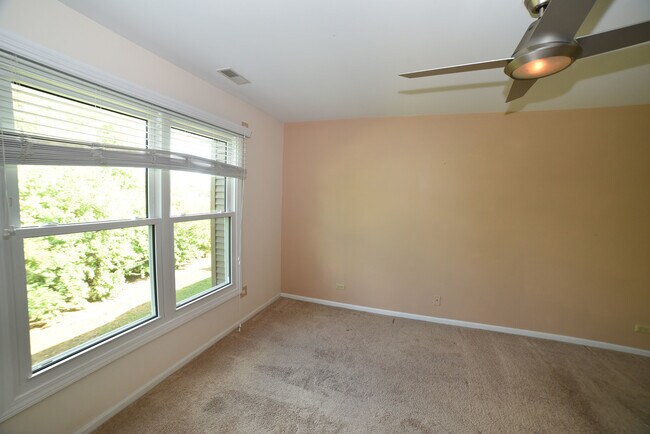 Building Photo - 2545 Live Oak Ln