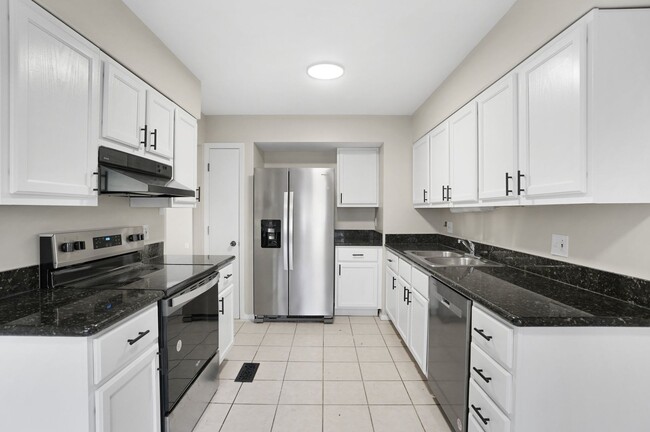 Building Photo - Charming 3-Bedroom Condo with Updated Feat...