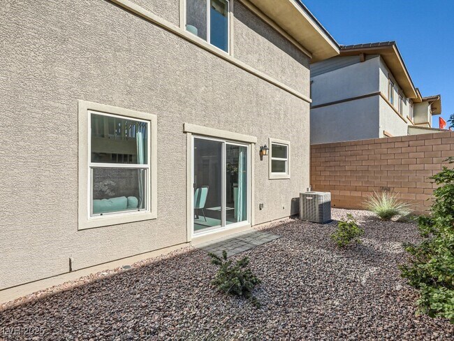 Building Photo - 314 Silva Pl