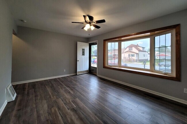 Building Photo - 2716 White Oak Ave
