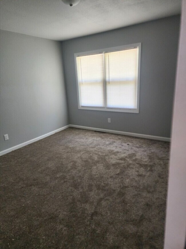 Building Photo - Very Nice 3 Bedroom home in great location!