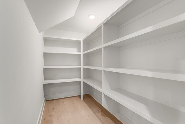 Building Photo - 1408 Lischey Ave