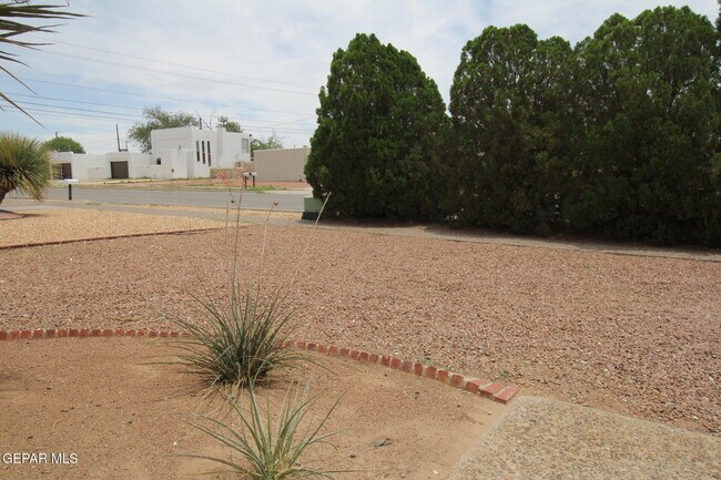 Building Photo - 10711 Ivanhoe Dr