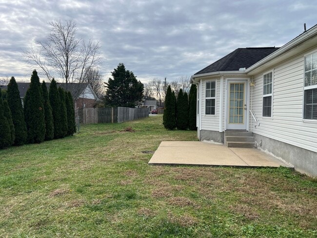 Building Photo - Nice 3 Bedroom 2 Bath plus Bonus Room in Murfreesboro - Available Immediately!