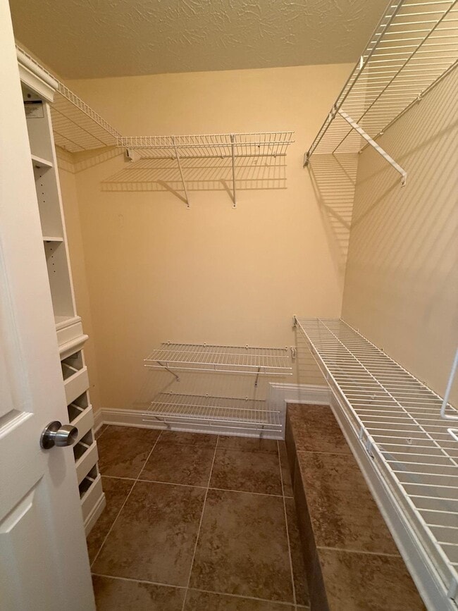 Building Photo - 7574 Allenwood Ct