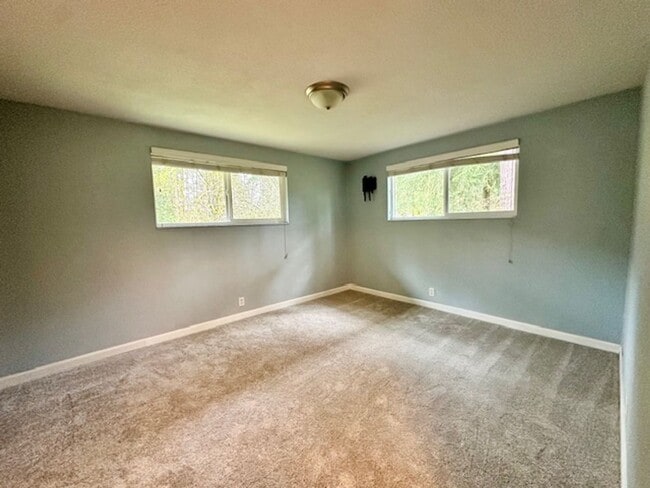 Building Photo - Private cozy rambler in the Issaquah school district