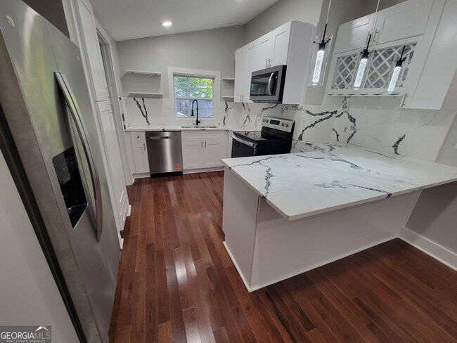 Building Photo - 768 4th St