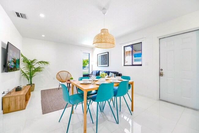 Building Photo - 2110 NW 66th St