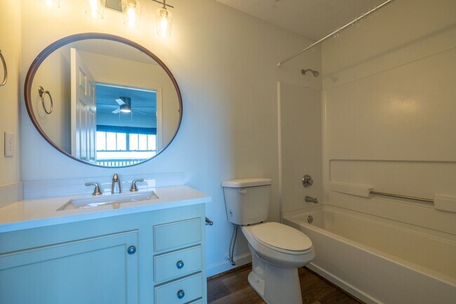 Building Photo - Renovated Condo in Harts Cove!