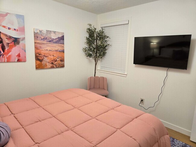 Building Photo - 2207 Parker Ave