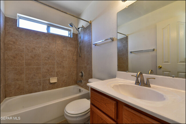 Building Photo - 253 Summerbrooke Ct