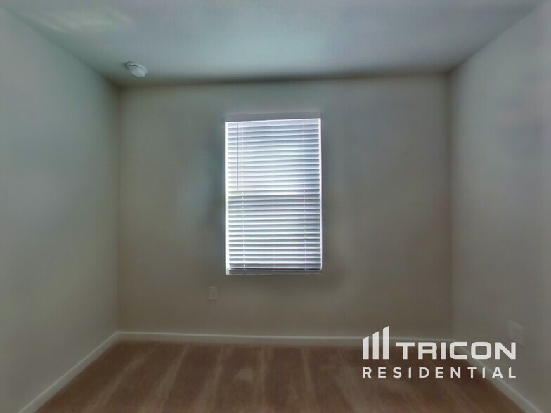 Building Photo - 14918 Macadamia Ln
