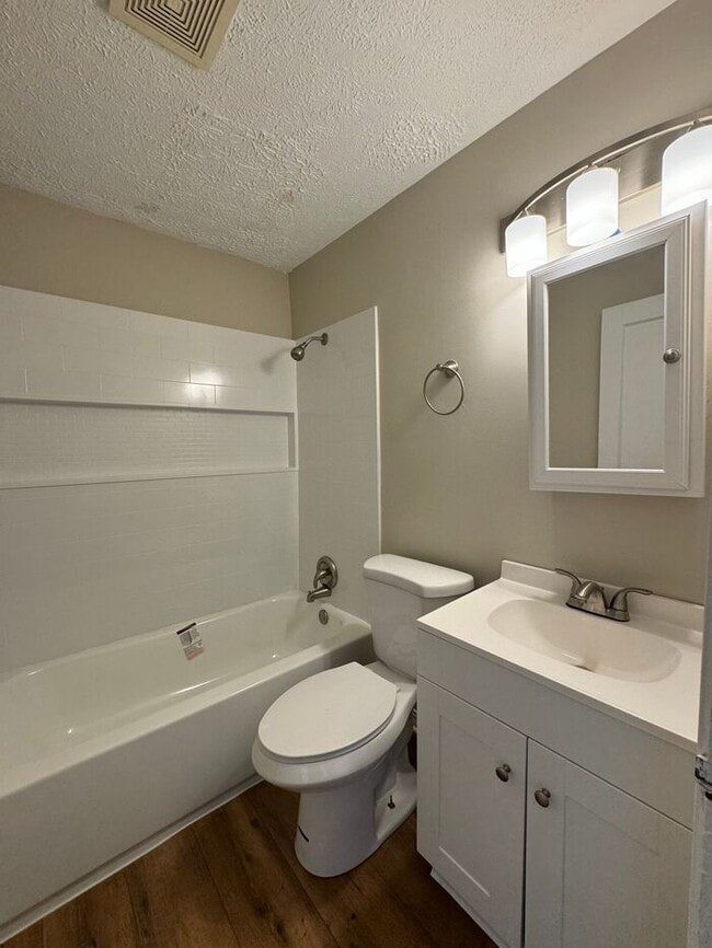 Building Photo - Available Now - 2552_RENWOOD