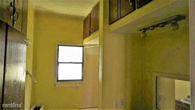 Building Photo - 3 br, 1 bath House - 520 Argyle St