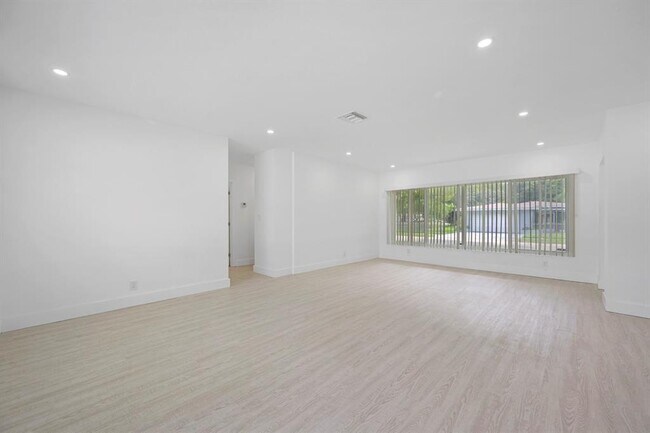 Building Photo - 2601 Taylor St