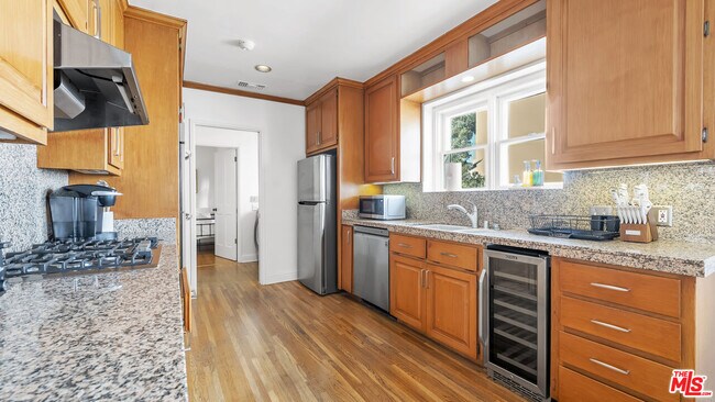 Building Photo - 10575 Holman Ave