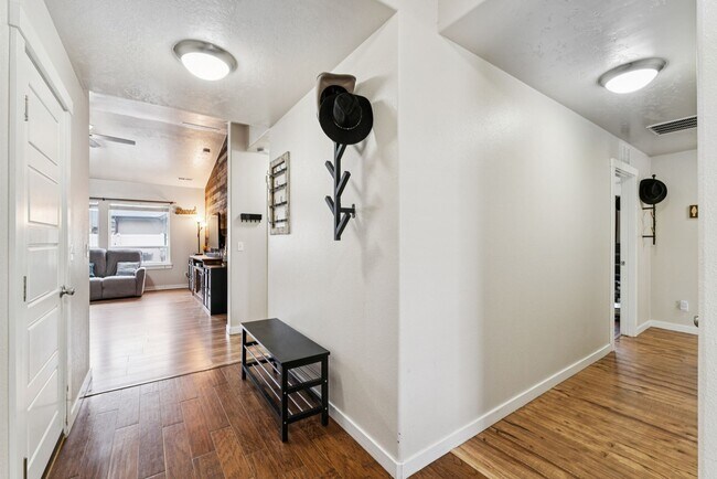 Building Photo - Spacious 4 Bed + Bonus | 3 Bath | 2,760 Sq Ft | Star, Idaho