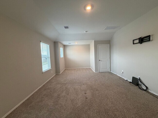 Building Photo - 16802 Paintbrush Holw Ln