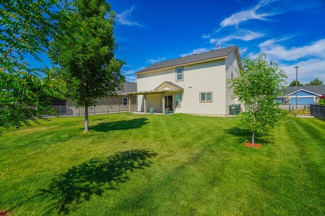 Building Photo - 1655 N Azurite Pl