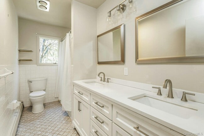 Building Photo - 68 Lake Shore Dr