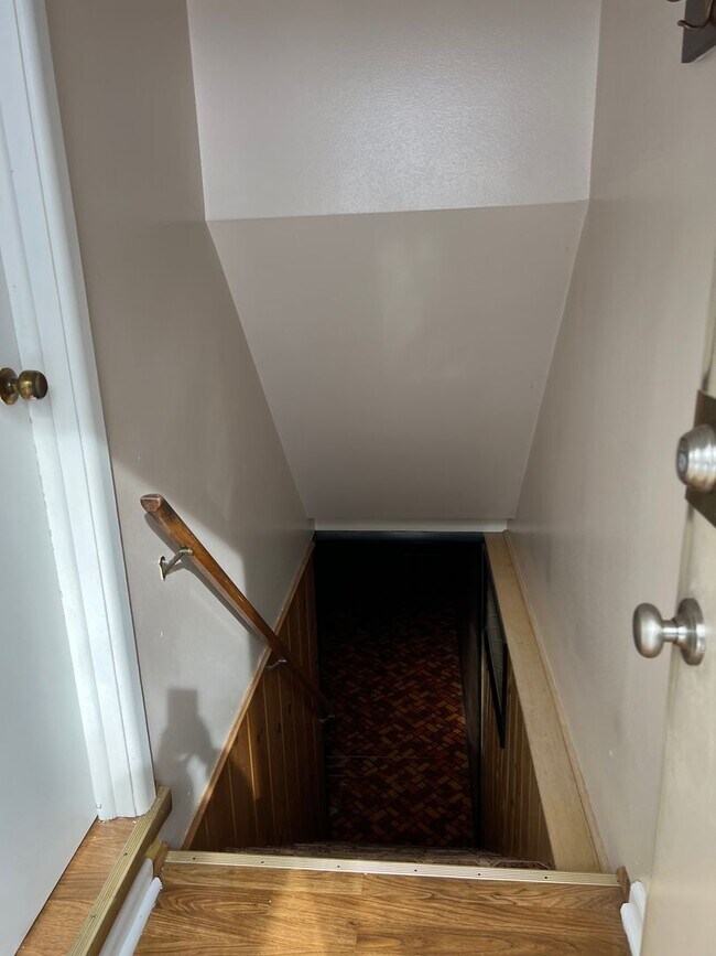 Building Photo - Amazing 3 Bedrooms with Rec Room Single Family in an Excellent Neighborhood!