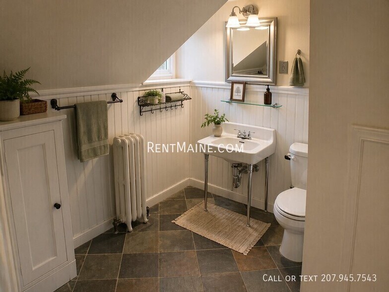 Building Photo - 99 Broadway