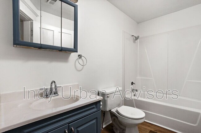 Building Photo - 418 N Drexel Ave
