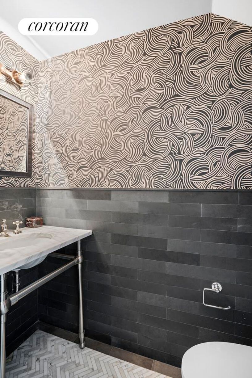 Building Photo - 308 E 30th St