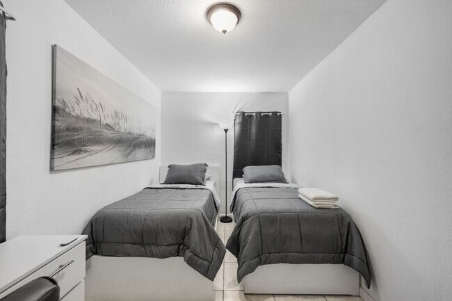 Building Photo - 5310 SW 138th Pl