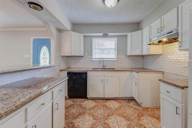 Building Photo - 6751 Richwood Rd