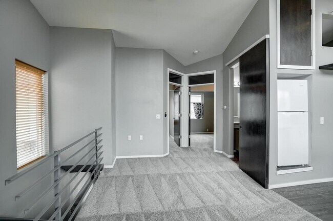 Building Photo - 3048 Anderberg Dr