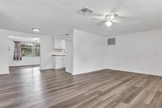 Building Photo - 4348 Shoreline Dr