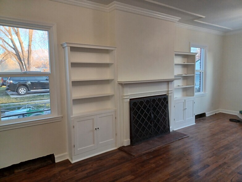 Living room - 149 E 700 S