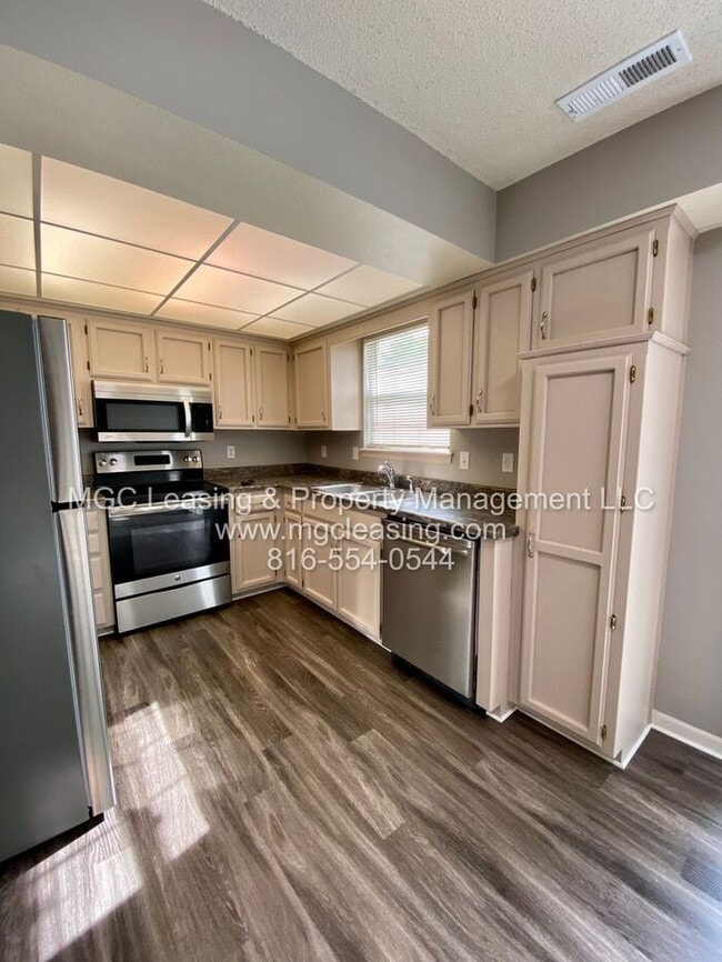Building Photo - Spacious Comfort Meets Small-Town Charm – ...