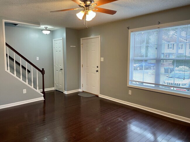 Building Photo - 31 Dominion Way
