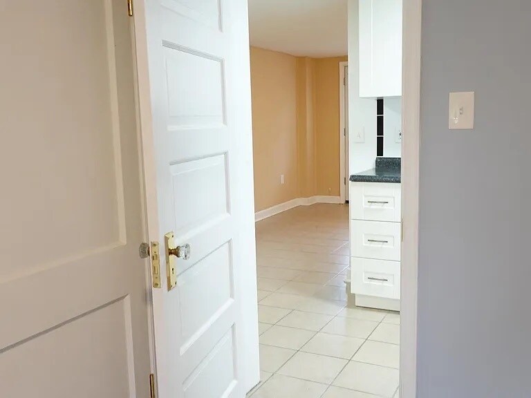 Building Photo - 910 Kennebec Ave