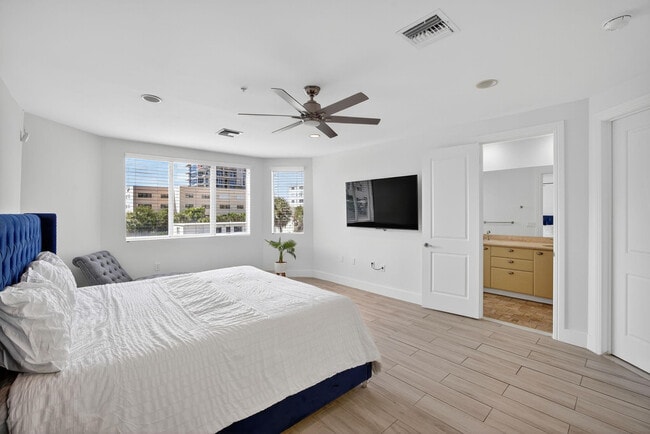 Building Photo - 508 N Birch Rd