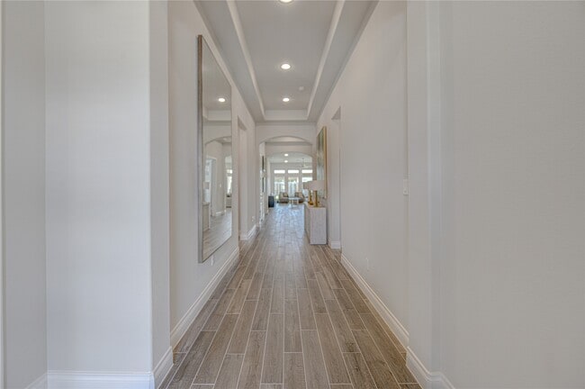 Building Photo - 1930 Creekwood Cv