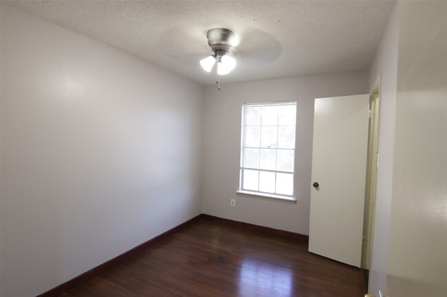 Building Photo - 10426 Cedar Towne Ln