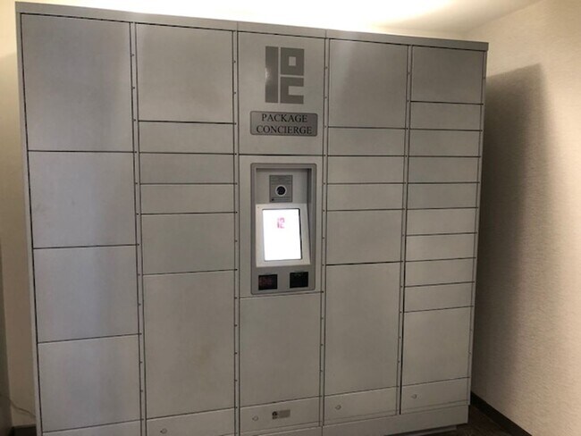 Building Photo - Large 1 bedroom 1 bath in Luxury High Rise...