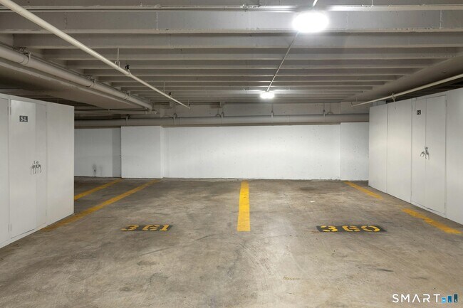 Building Photo - 143 Hoyt St