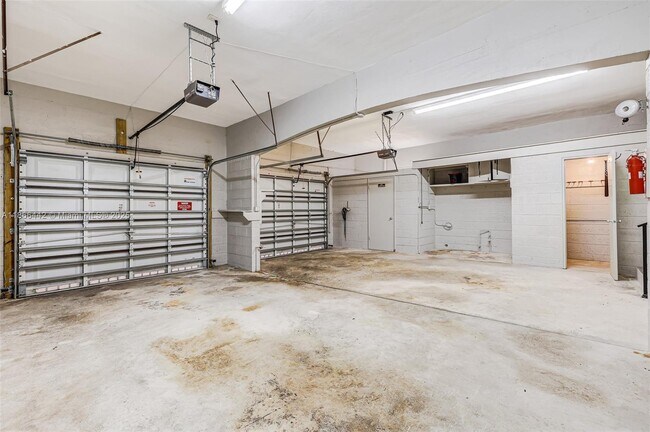 Building Photo - 6250 SW 88th St