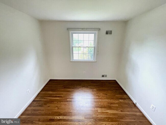 Building Photo - 8410 Buckhannon Dr