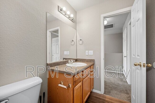 Building Photo - 2238 Meadowlark Ln