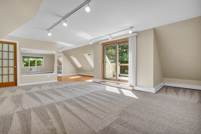 Building Photo - 606 Springs Rd