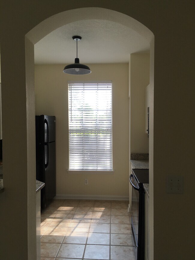 Building Photo - 12879 Madison Pointe Cir